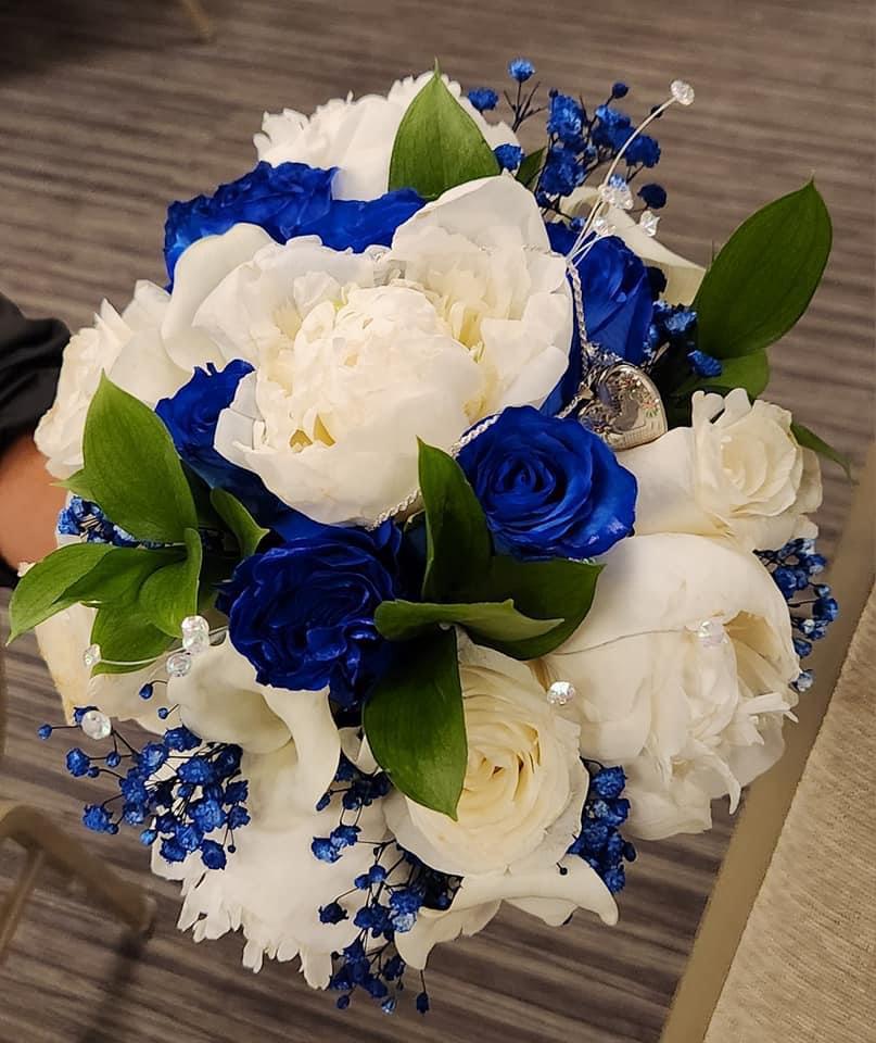 Royal Blue & White Roses with Baby's Breath