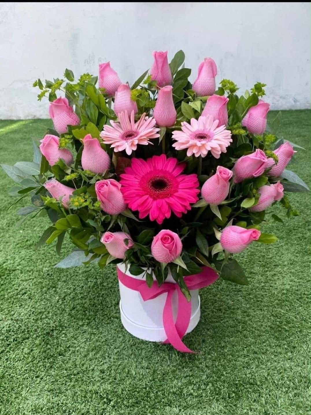Pink Rose & Gerbera Arrangement